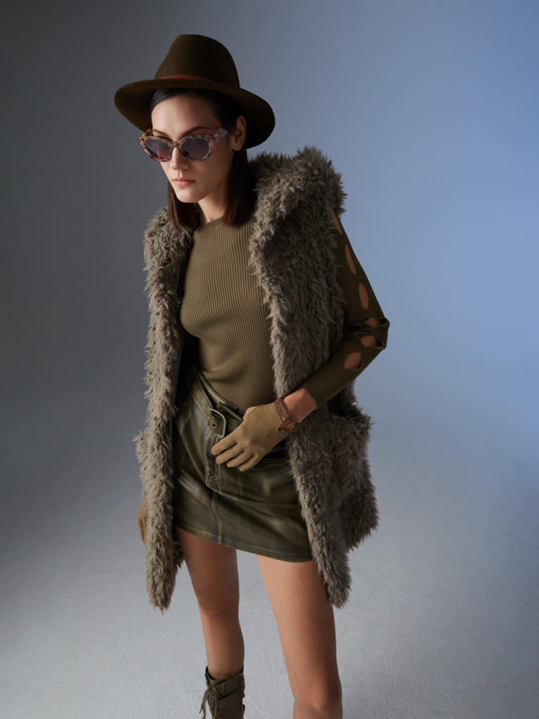 CASADRA - FAUX FUR VEST WITH HOOD AND BIG POCKETS